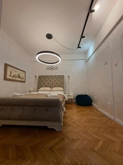 Apartament cu 5 camere semidecomandat în Romană