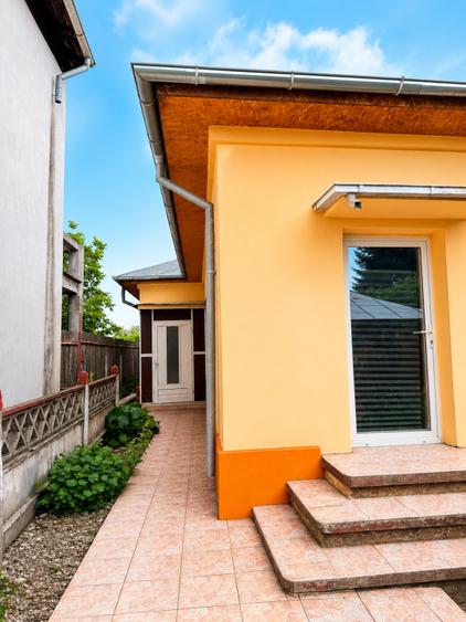 Casă individuală cu 4 camere cu Canalizare în Central