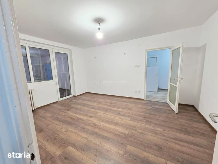 Apartament cu 3 camere semidecomandat în Vatra Luminoasă