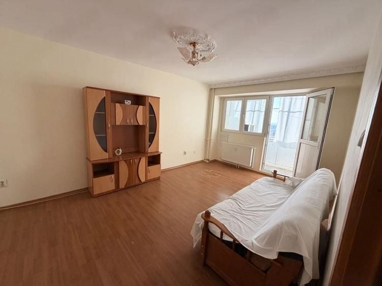 Apartament cu 2 camere decomandat în Micro 21
