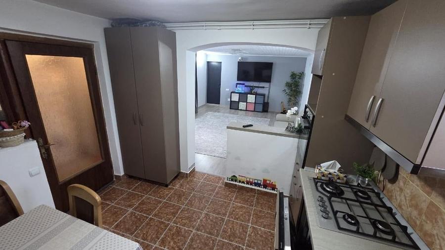 Casă individuală cu 4 camere cu Canalizare în Central