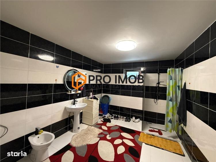 Casă cu 4 camere decomandat în Central