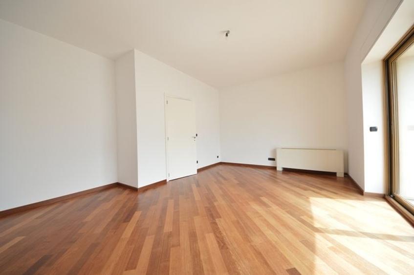Apartament cu 5 camere decomandat în Primăverii