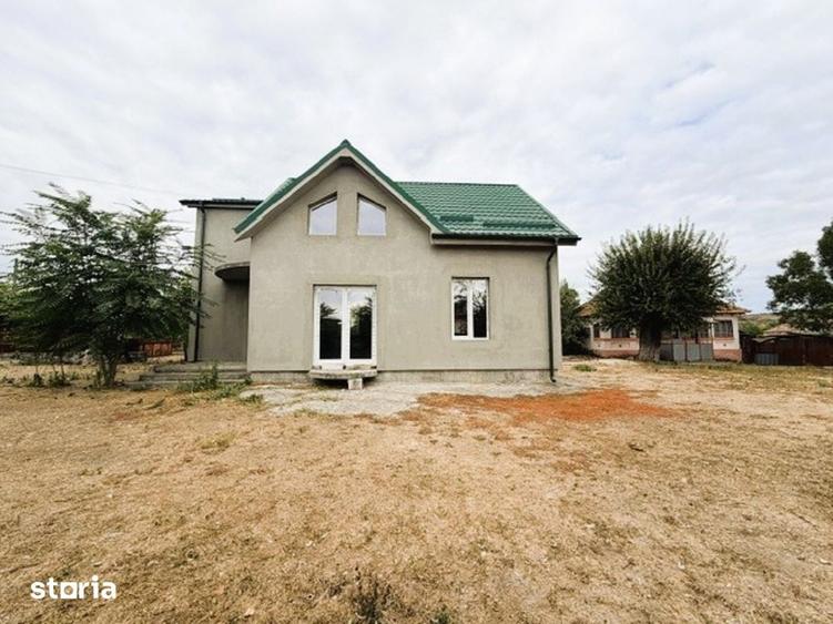 Casă cu 5 camere cu Teren 576 Mp în Cârlogani