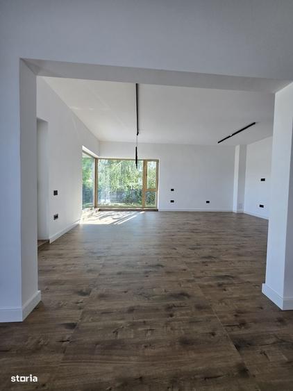 Casă cu 4 camere în Corbeanca