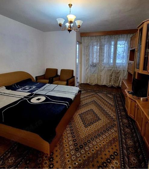 Garsonieră decomandată în Vest