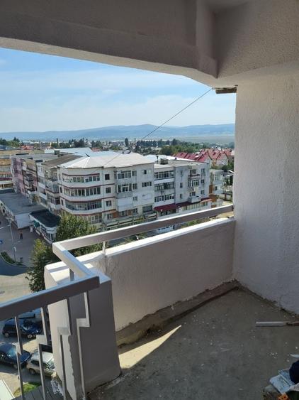 Apartament cu 3 camere decomandat în Buhuși