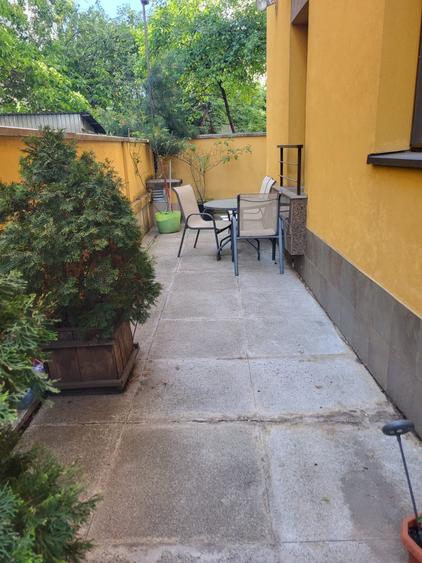 Apartament cu 3 camere, mobilat în Primăverii