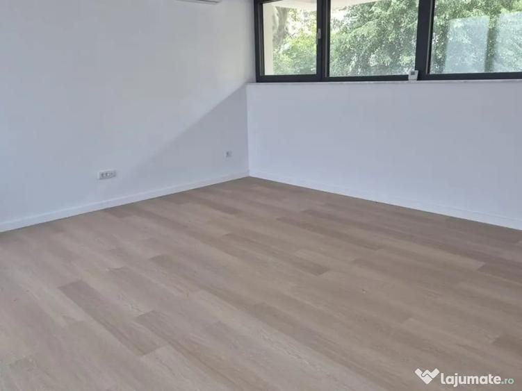 Casă cu 8 camere cu Teren 200 Mp în Parcul Carol