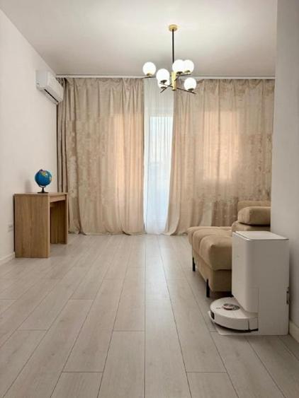 Apartament cu 3 camere decomandat, mobilat în Păcii