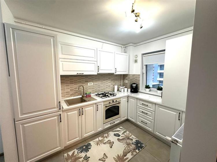 Apartament cu 2 camere decomandat, mobilat în Tractorul
