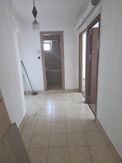 Apartament cu 3 camere decomandat în Apărătorii Patriei