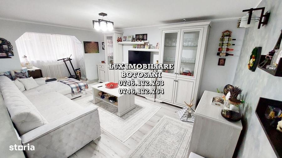 Apartament cu 4 camere decomandat în Central