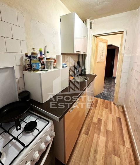 Apartament cu 3 camere decomandat, mobilat în Aurel Vlaicu