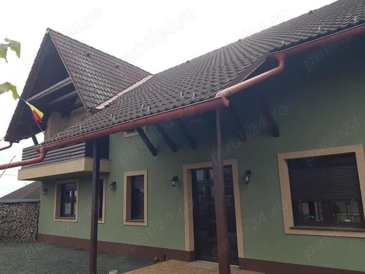Casă cu 5 camere cu Teren 947 Mp în Giarmata