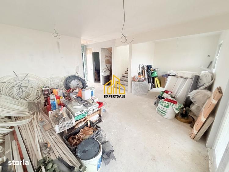 Casă cu 5 camere cu Teren 250 Mp în Clinceni