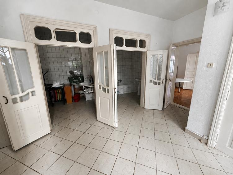 Casă individuală cu 5 camere cu Garaj în Tei