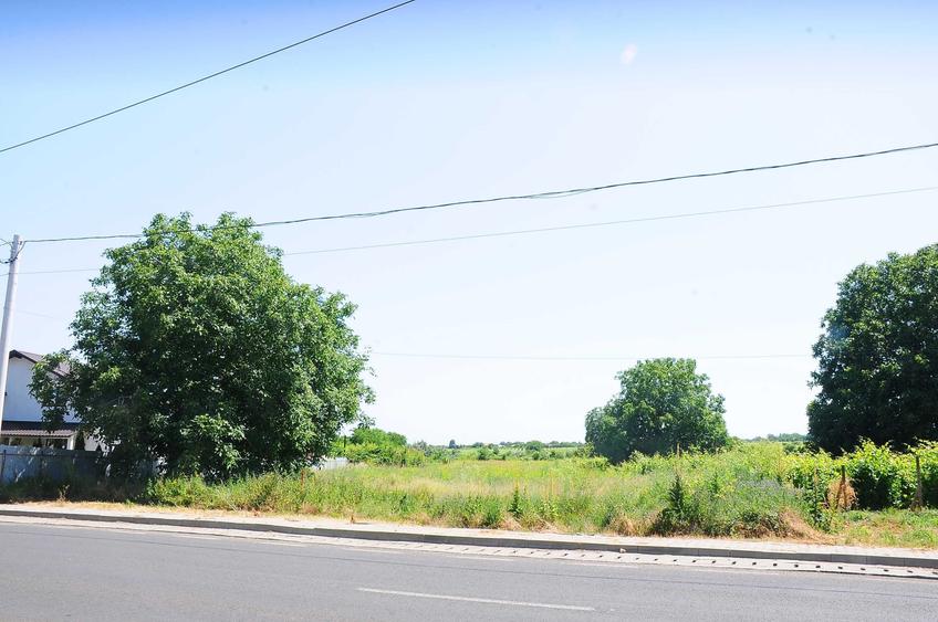 Vand teren intravilan+extravilan la Soseaua Focsani-Cotesti 7.309 mp, deschidere la sosea 24.5 metri, 2 drumuri de acces - 4