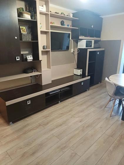 Apartament cu 3 camere decomandat în Exterior Vest