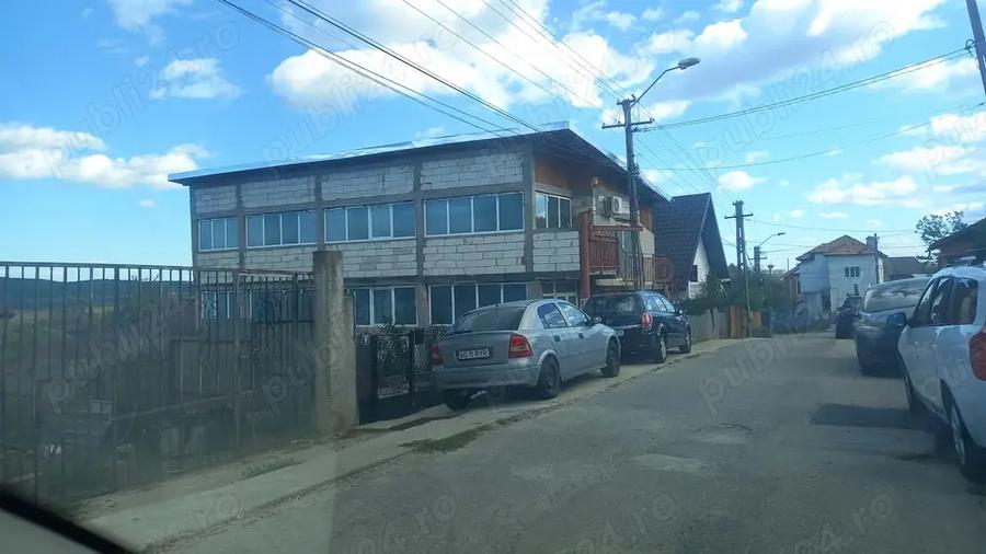 Casă cu 6 camere cu Teren 300 Mp în Bascov