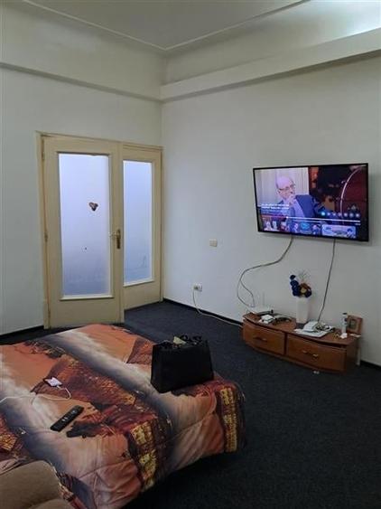 Apartament cu 4 camere decomandat în P-ța Victoriei