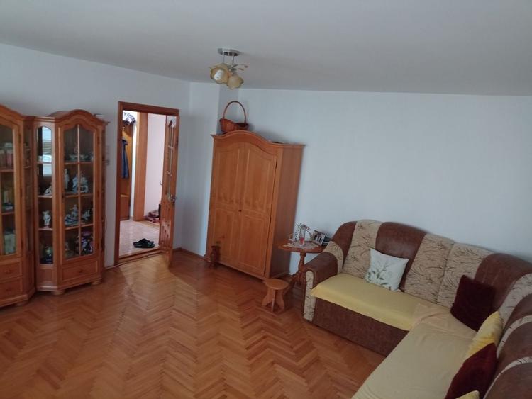 Apartament cu 3 camere decomandat în Sud
