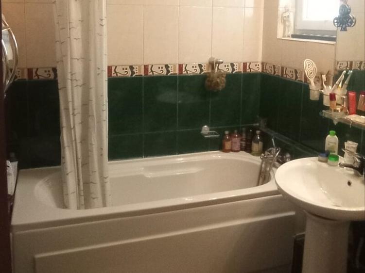 Apartament cu 3 camere decomandat în Colentina