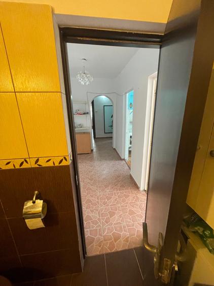 Apartament cu 3 camere decomandat în Nicolina