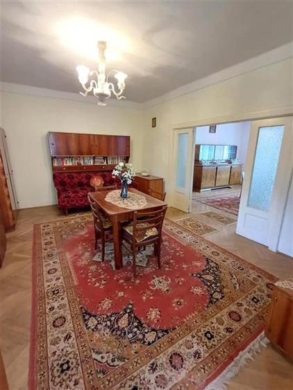 Casă individuală cu 6 camere cu Canalizare în Nord-Est