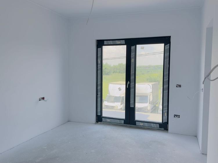 Duplex cu 5 camere cu Canalizare în Dumbrăvița