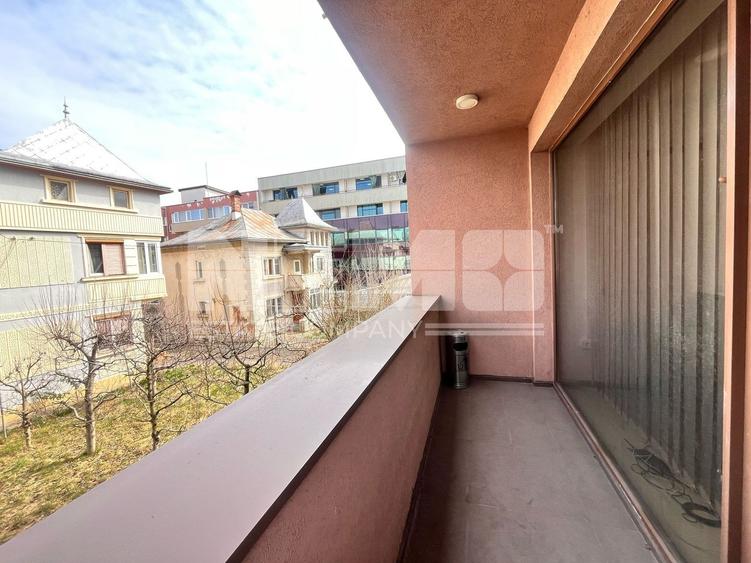 Birou, de 170 mp, în Central