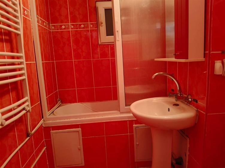 Apartament cu 2 camere decomandat în Buzaului