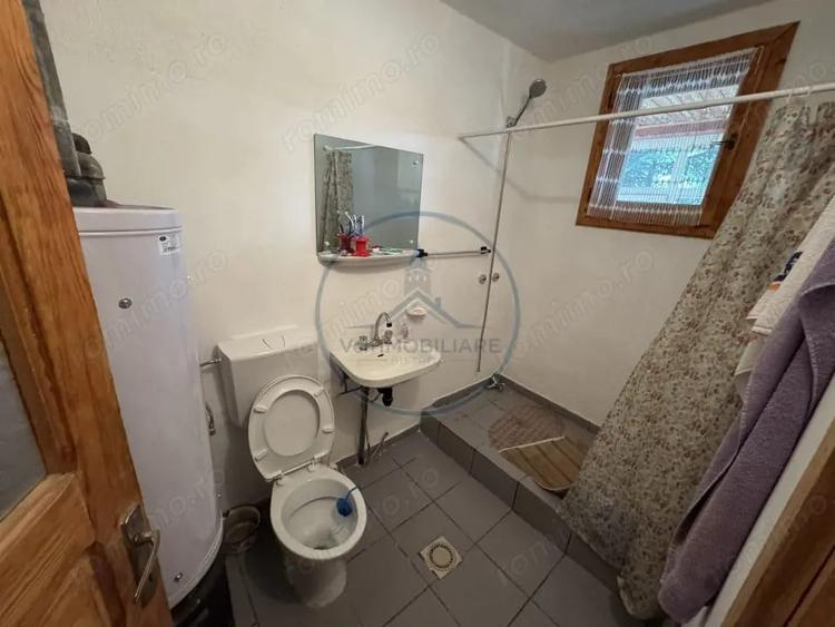 Casă cu Teren 500 Mp în Colibița