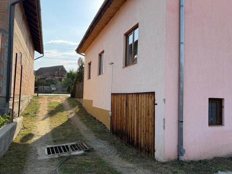 Casă cu 4 camere în Ludoș
