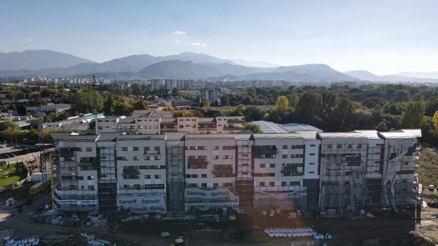 Apartament cu 3 camere decomandat în 13 Decembrie