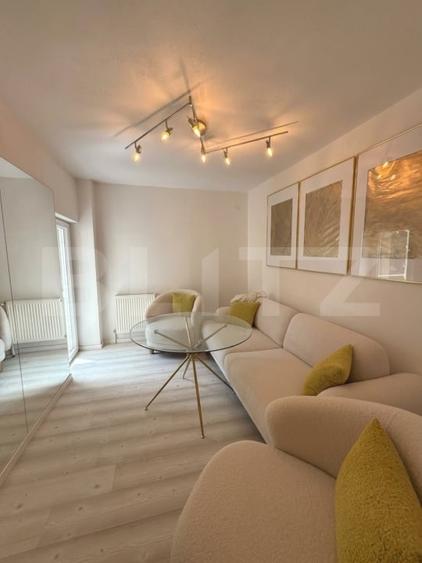 Apartament cu 3 camere decomandat, mobilat în Central