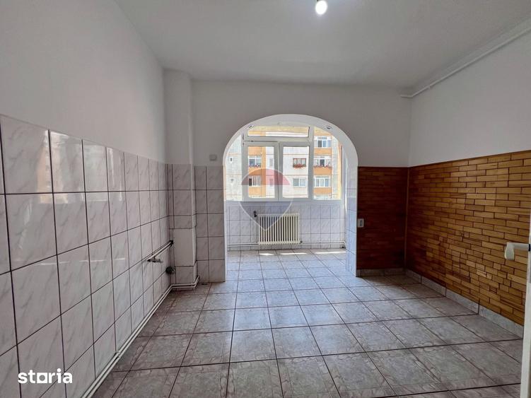 Apartament cu 3 camere decomandat în Vasile Aaron