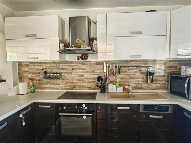 Casă individuală cu 6 camere cu Teren 430 Mp în Domnești
