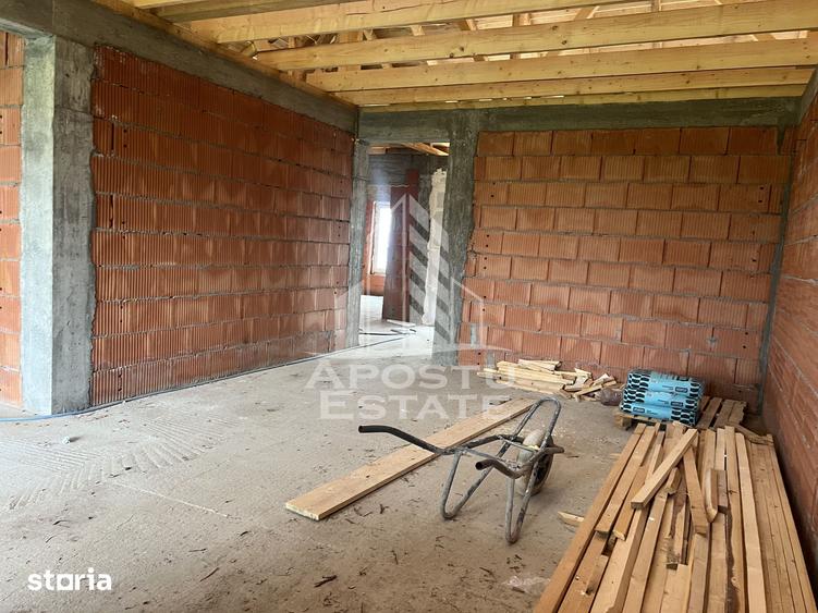 Casă cu 4 camere cu Teren 400 Mp în Orțișoara