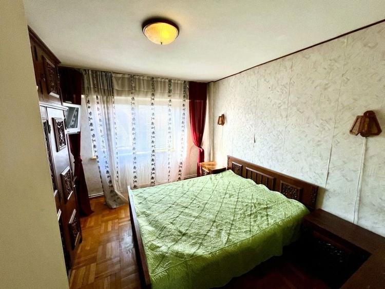 Apartament cu 4 camere decomandat, mobilat în Central
