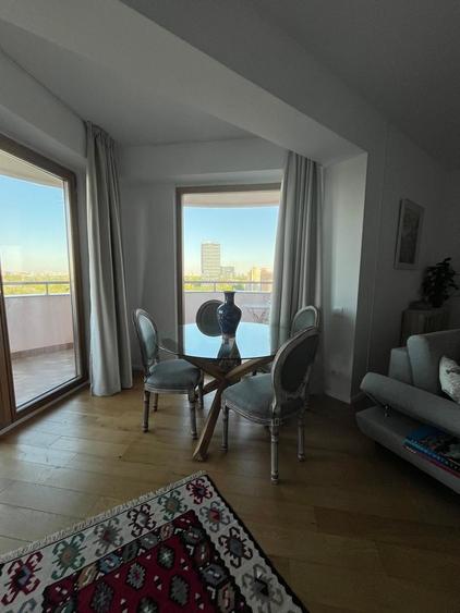Apartament cu 3 camere semidecomandat, mobilat în P-ta Presei Libere