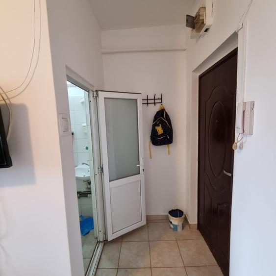 Garsonieră decomandată în Brâncoveanu