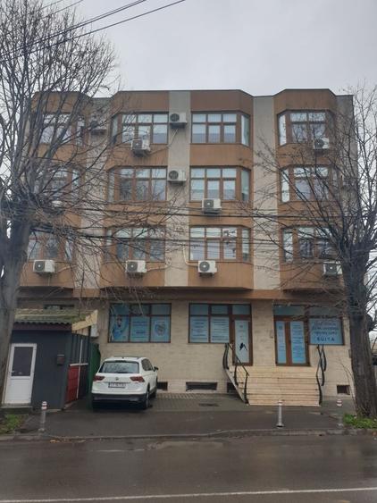 Spațiu comercial, de 650 mp, în Trocadero