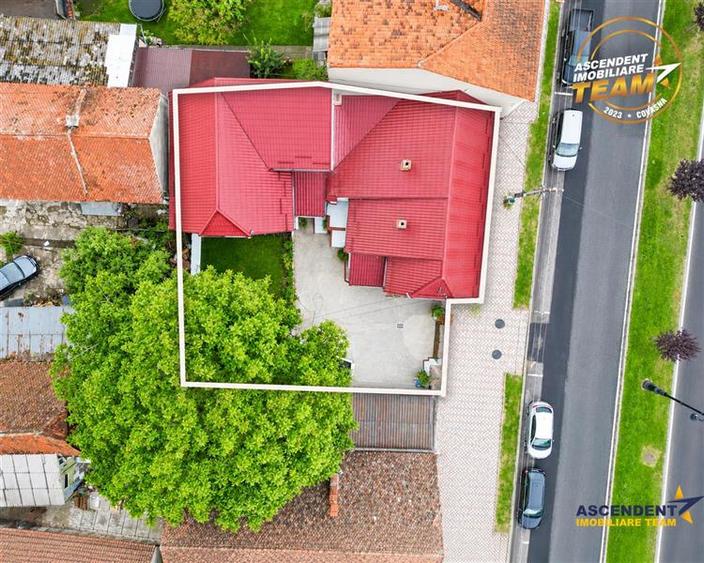 Casă individuală cu 6 camere cu Canalizare în Central