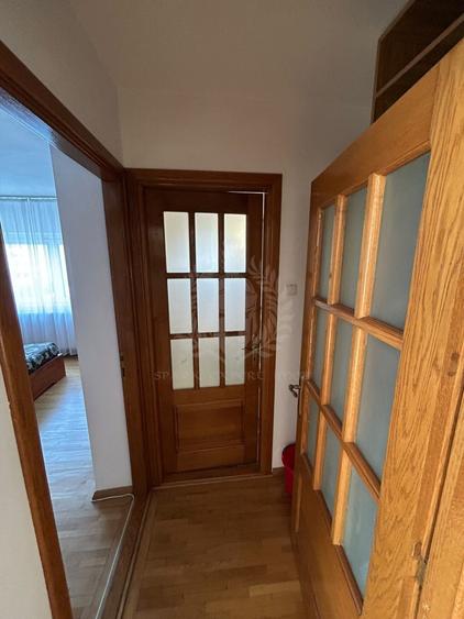 Apartament cu 2 camere semidecomandat, mobilat în Gheorghe Doja