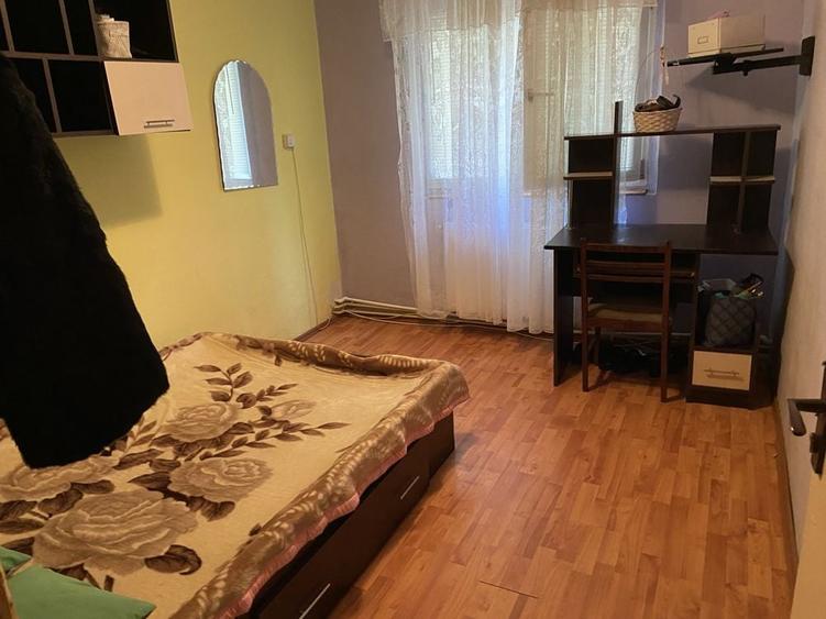 Apartament cu 3 camere decomandat în Exterior Vest