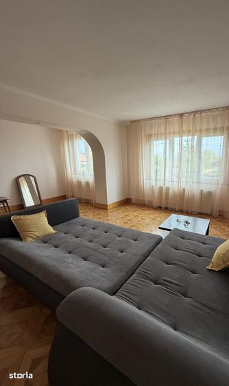 Casă cu 4 camere cu Teren 4400 Mp în Peștișani