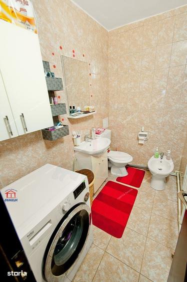 Apartament cu 4 camere decomandat în Micro 16