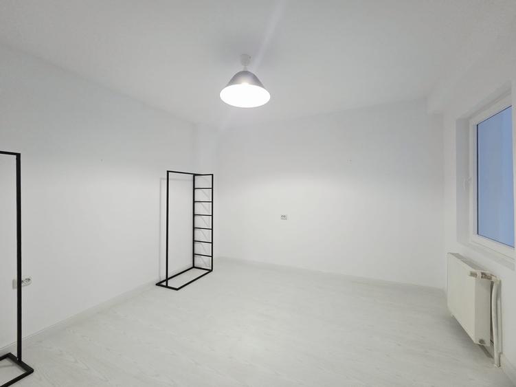 Casă cu 10 camere cu Canalizare în Central
