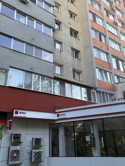Apartament cu 3 camere decomandat, mobilat în Tei